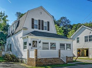 67 2nd St, Highlands, NJ 07732
