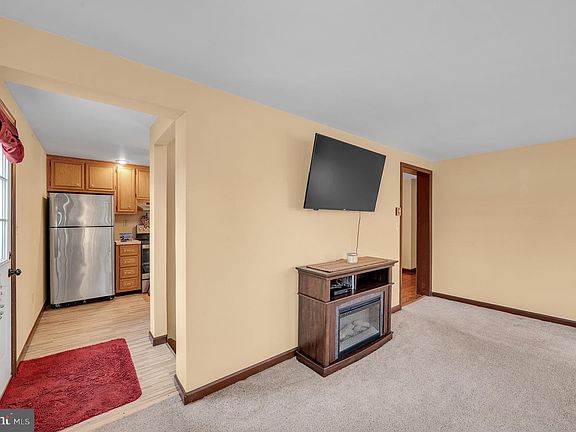 4th image of 299 Berlin Rd