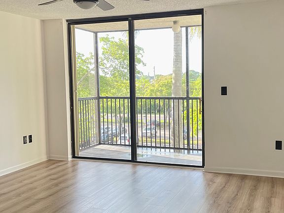 4th image of 5550 NW 44th St APT 407B
