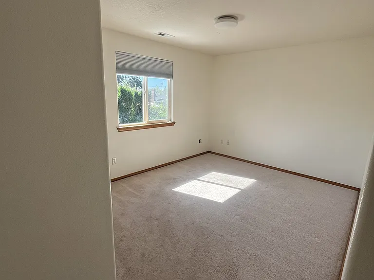 817 NE 72nd Ave — Photo 4