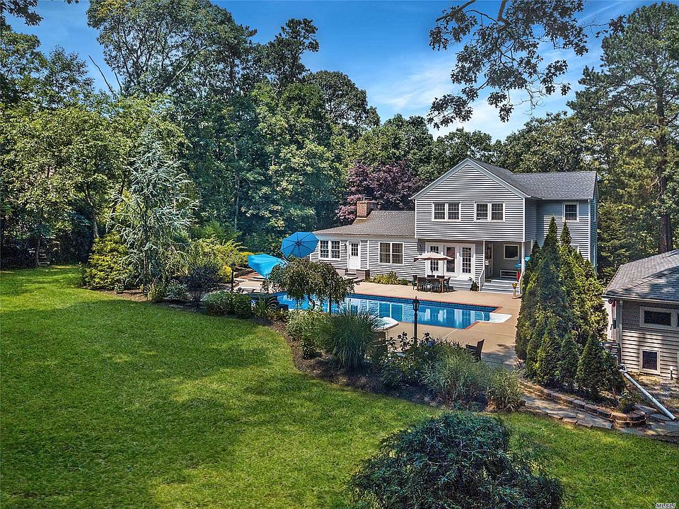 1st image of 8 Saddlebrook Ln