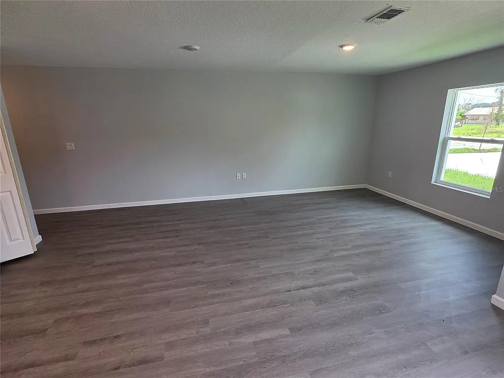 3 bed, 2.0 bath, 1173 sqft, $1,625 — Photo 2