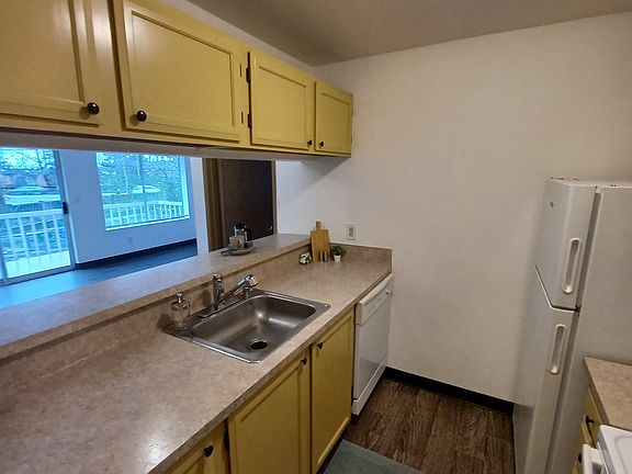 4th image of 3614 Linden Ave N #3628-212