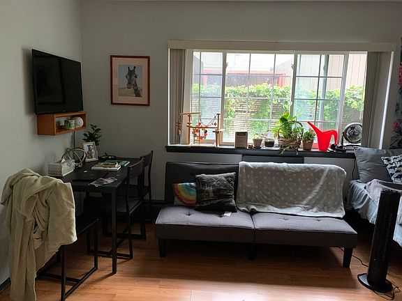 3rd image of 1733 N Cambridge Ave APT 111