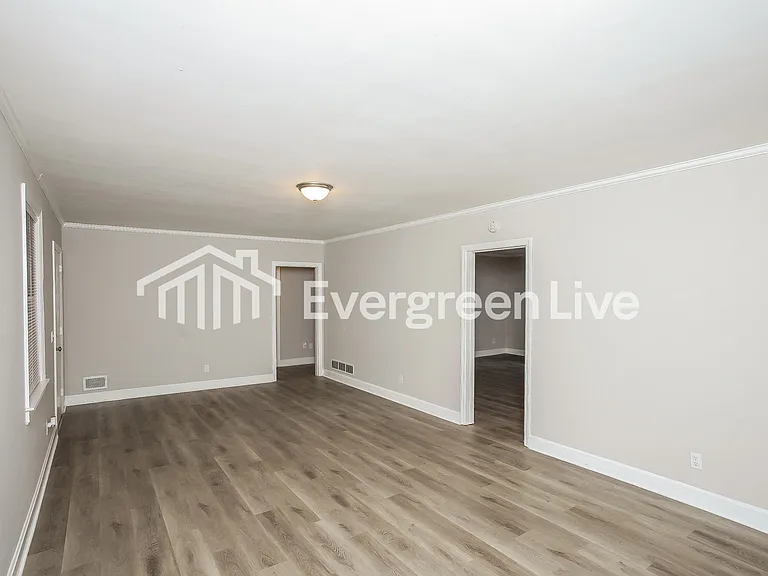 752 Shull St — Photo 10