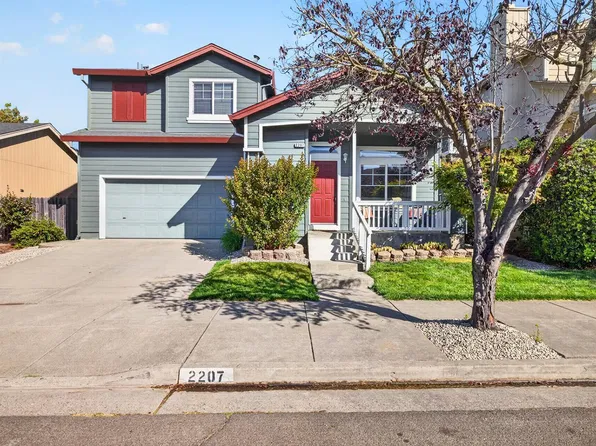 2207 Meteorite Lane, Santa Rosa, CA 95404