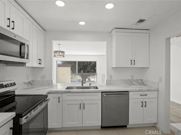 4719 Knickerbocker Ln, Riverside, CA 92501