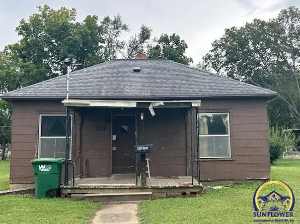 231 E Santa Fe Ave, Burlingame, KS 66413