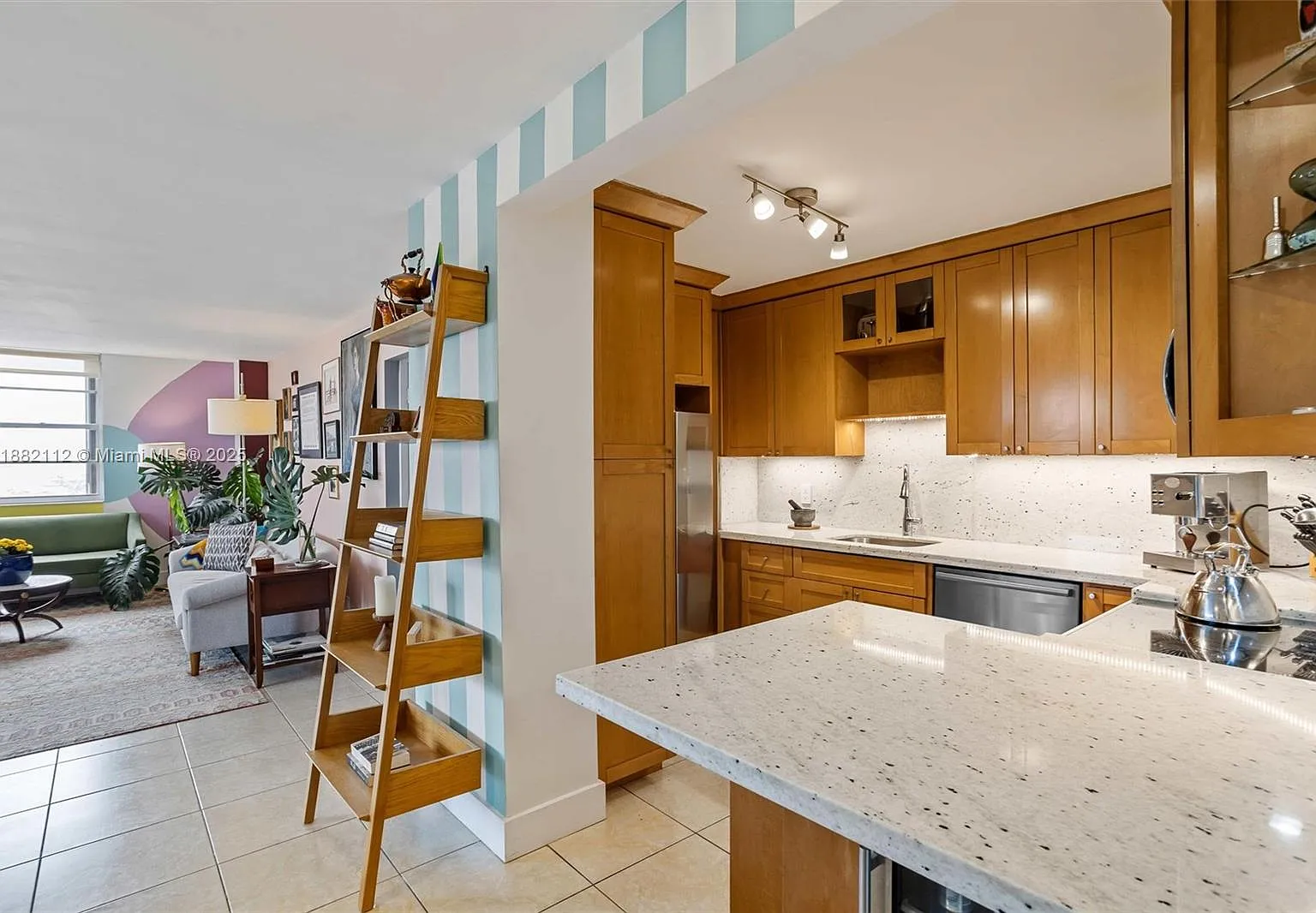 2 bed, 1320 sqft, $5,000 — Photo 3