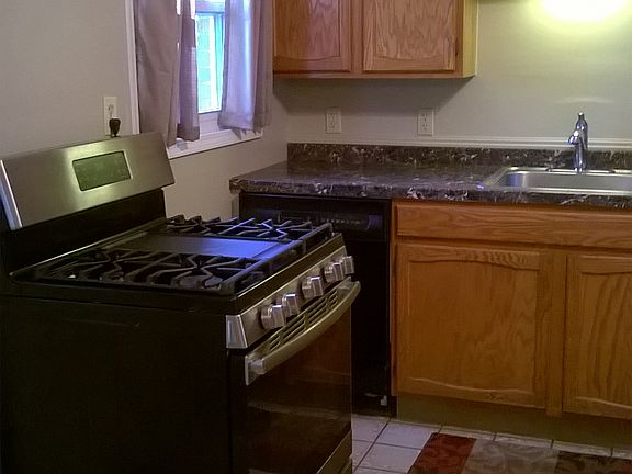 4th image of 568 Hemlock Dr