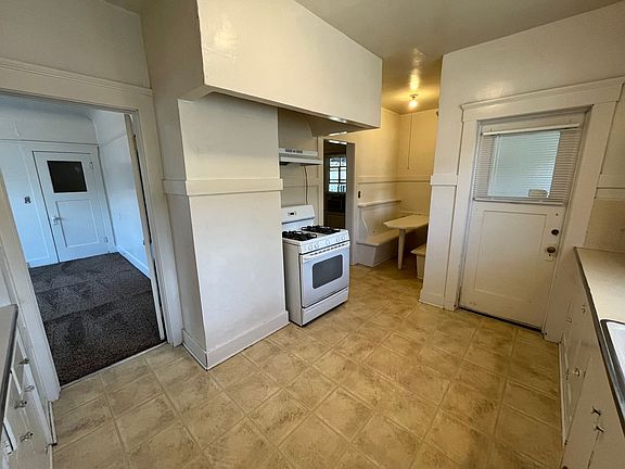5th image of 700 N Willis St APT C