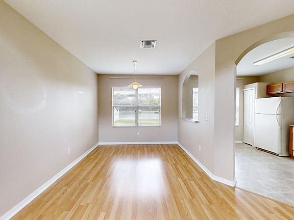 4th image of 19033 Dunlap Ct
