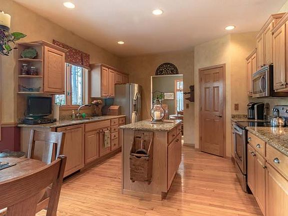 5th image of 9818 White Pine Ln