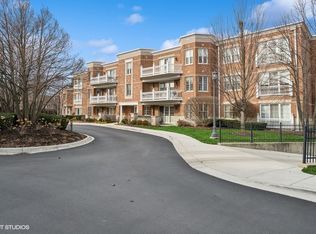 1865 Old Willow Rd UNIT 211, Northfield, IL 60093
