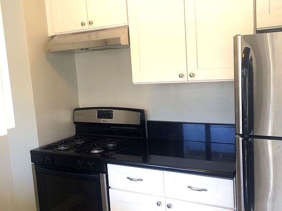 4th image of 221 Union Pl APT 02