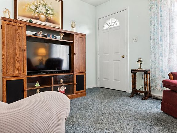 4th image of 50 Hemlock Dr