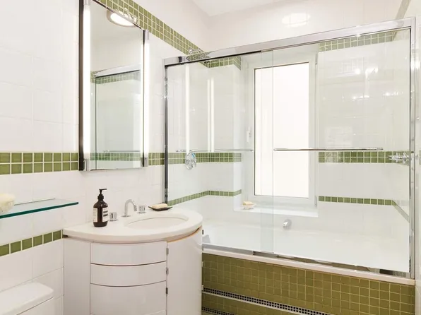 225 East 62nd Street image 14 of 17