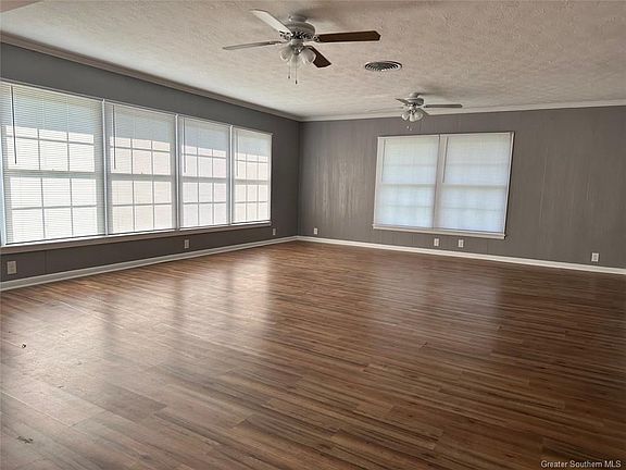 3rd image of 803 Live Oak St