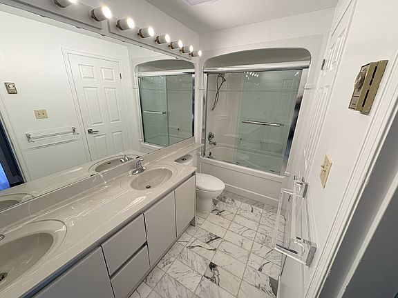 4th image of 5733 Cambie St #1540888