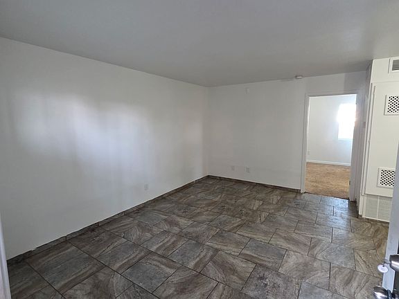 5th image of 900 W 8th St #10