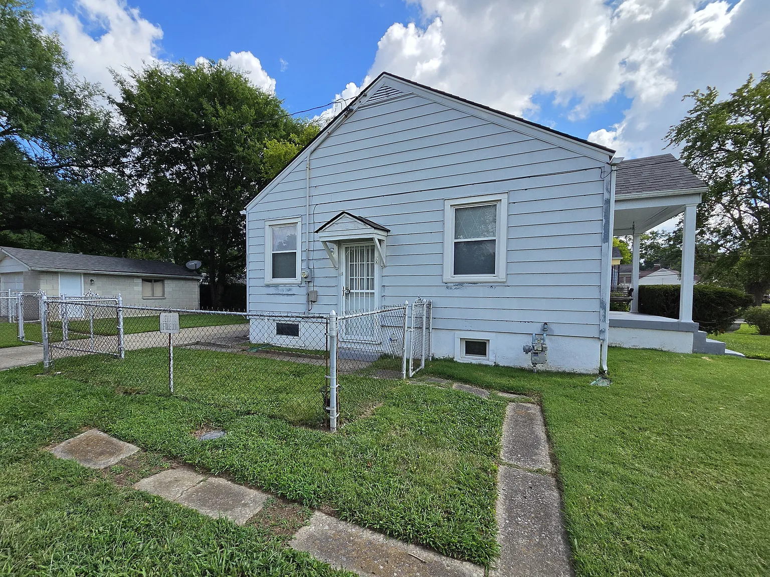 3 bed, 874 sqft, $1,295 — Photo 2