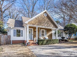 2200 Olde Chantilly Ct, Charlotte, NC 28205