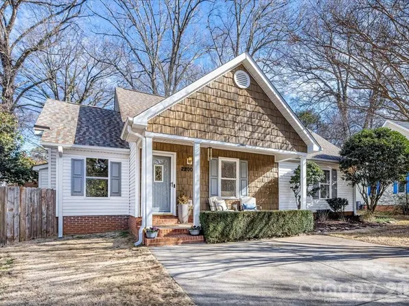 2200 Olde Chantilly Ct, Charlotte, NC 28205