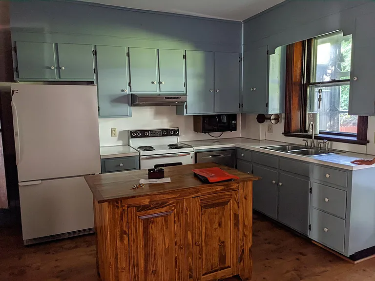 Kitchen (1st floor)