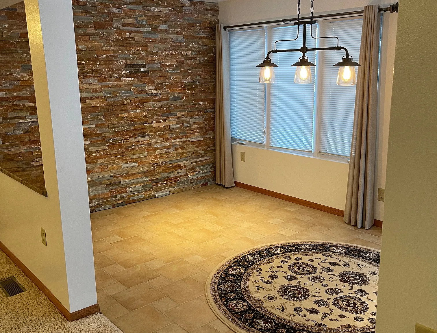 2 bed, 1929 sqft, $2,100 — Photo 2