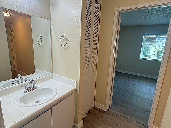 5th image of 10468 Investment Cir #446d85eb4
