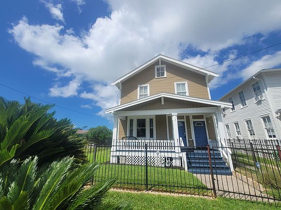 2nd image of 2223 35th St #2223