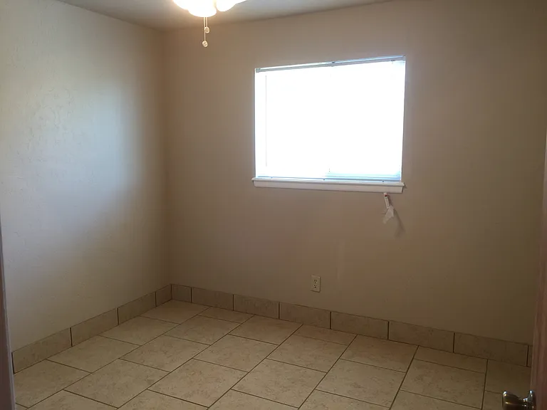 1003 McKinley Ave — Photo 7