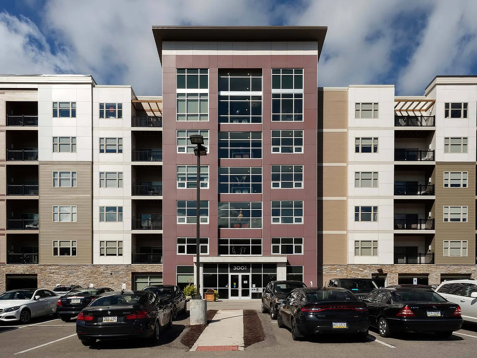Cosmopolitan Apartments — Photo 2