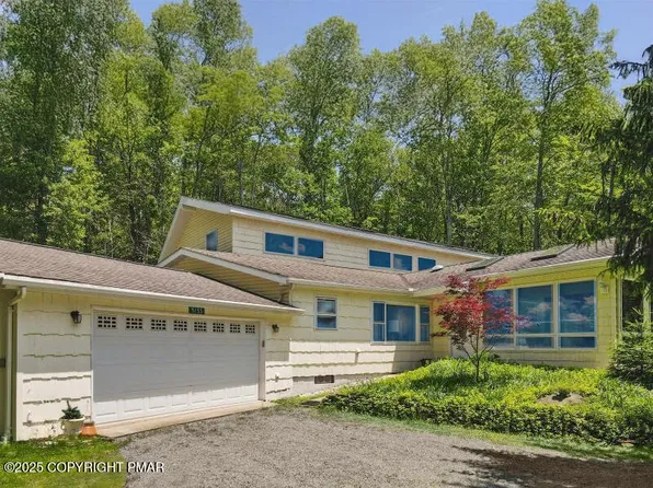 5153 Cresco Dr, Pocono Lake, PA 18347