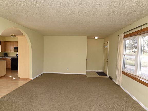 3rd image of 608 Winnetka Pl N