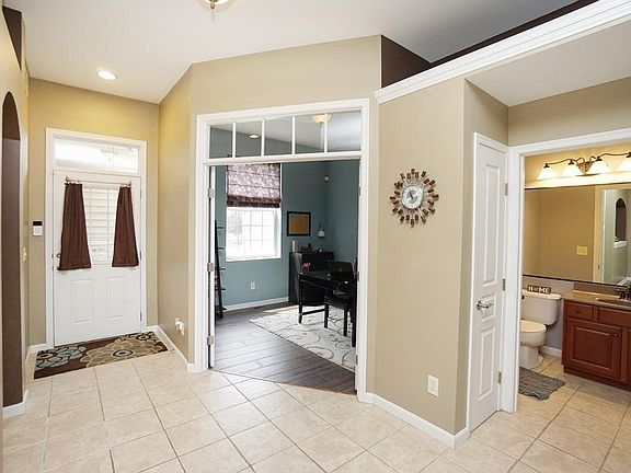 4th image of 4440 English Oak Ct