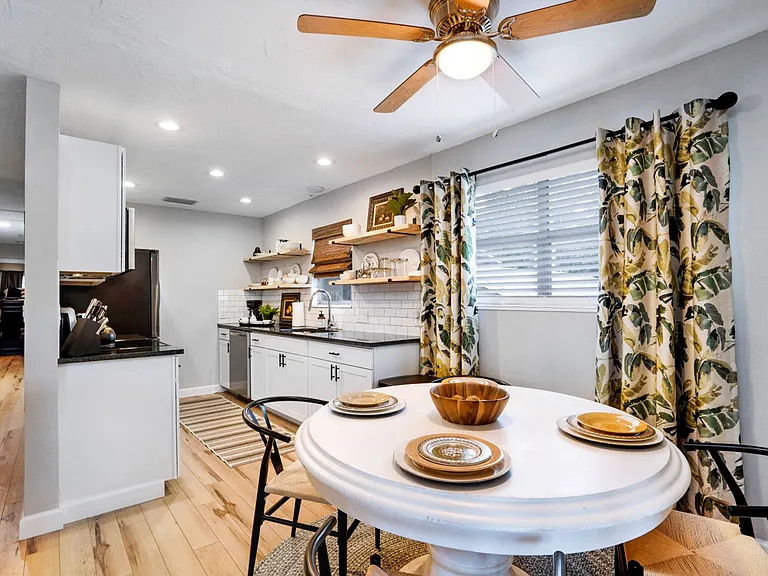 4705 Hollingsworth Ave — Photo 47