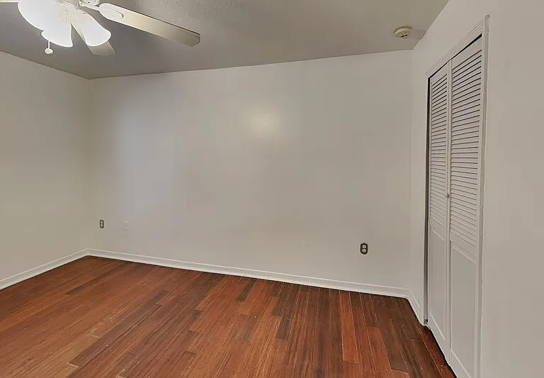 1952 Alambra Cir — Photo 13