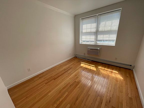 4th image of 165 E 99th St APT 3