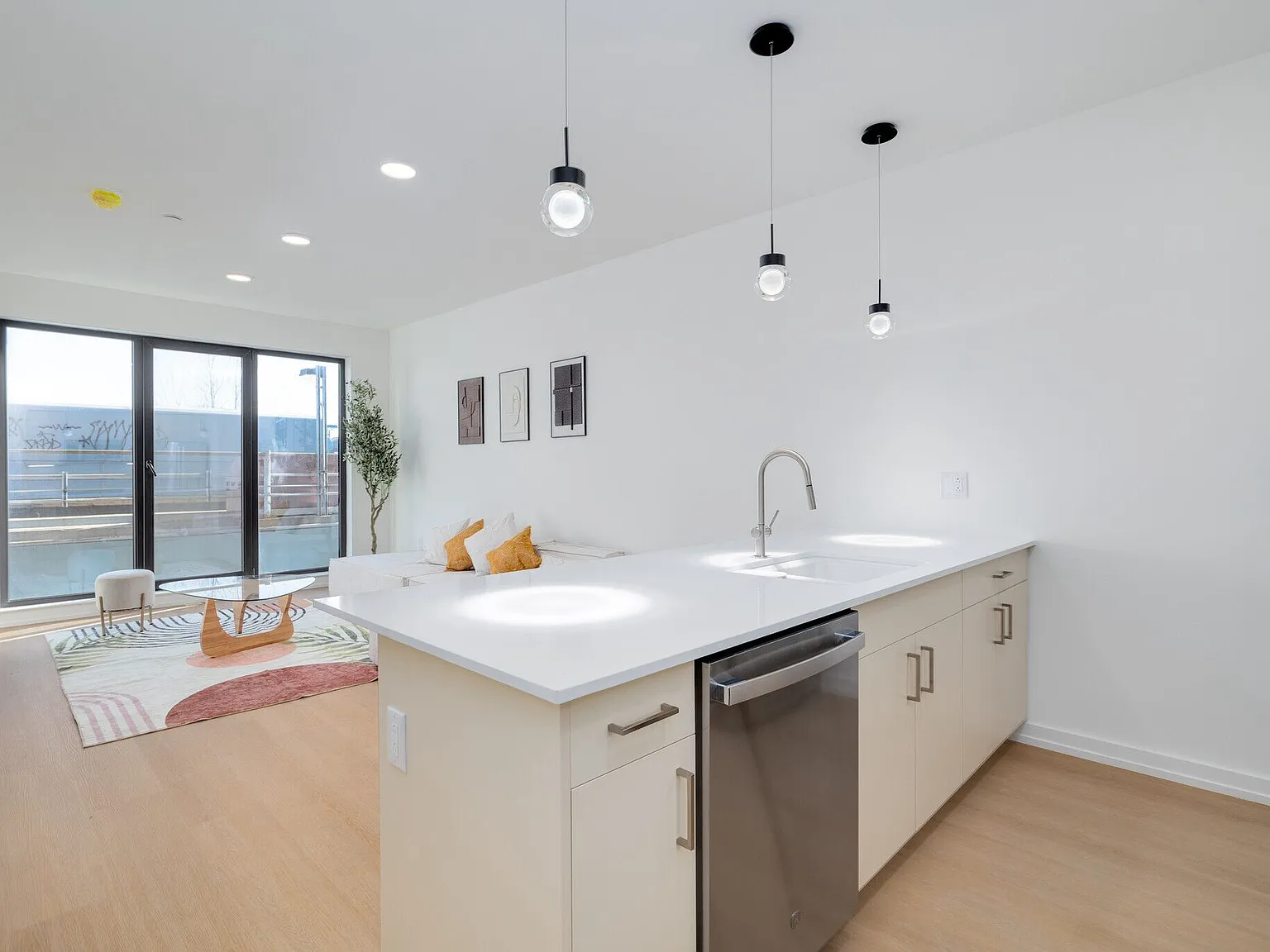 1833 N Hope St — Photo 3