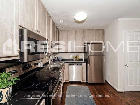4th image of 6852 Markham Dr