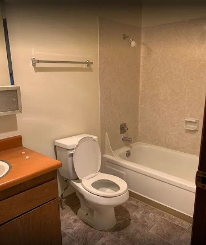 KINGSGATE MEADOWS APTS — Photo 2