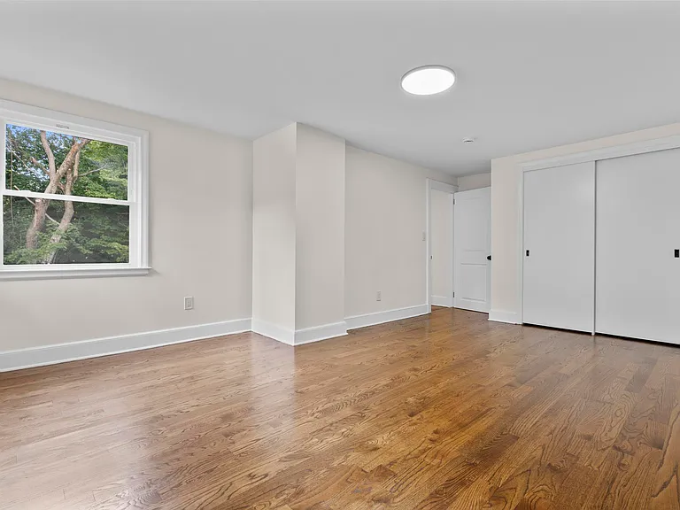 110 Sherman Ave #B — Photo 15