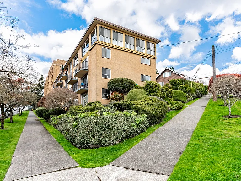 Hamlin Place — Photo 5