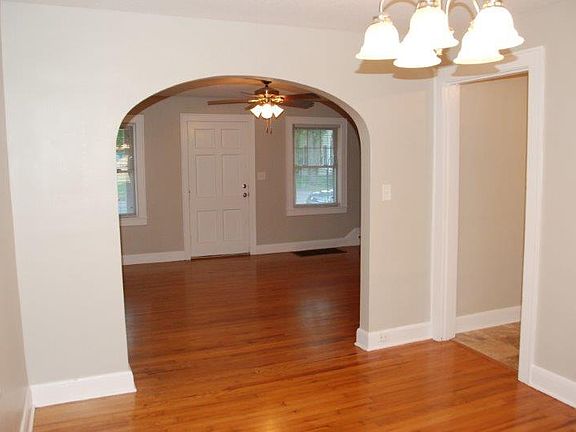 5th image of 204 S Magnolia St