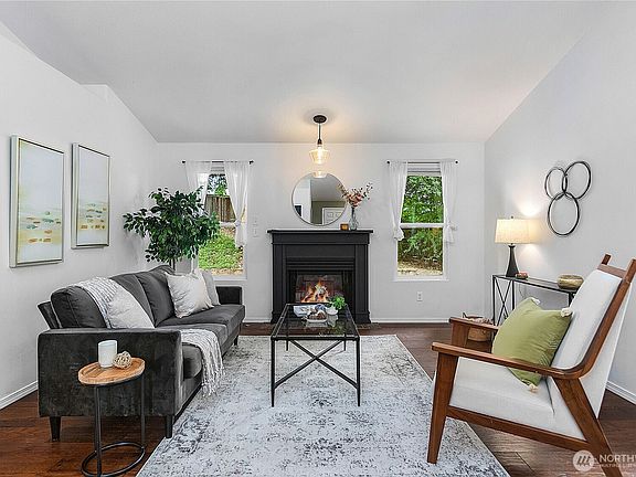 4th image of 18280 Dalarna Court NE