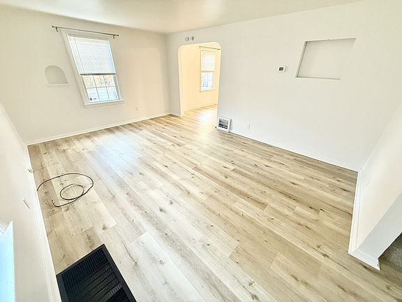 3rd image of 2125 Wesley St