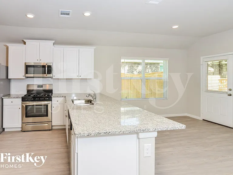 15015 Maskette Ave — Photo 6