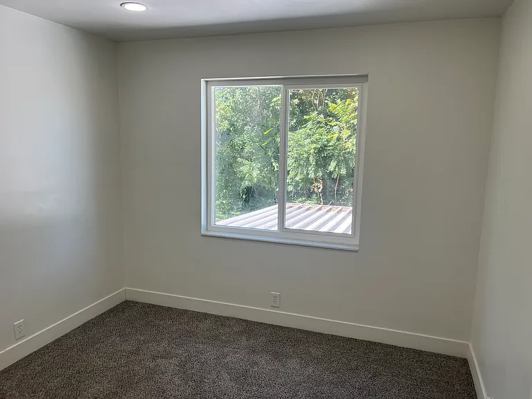 245 N 400 E — Photo 11