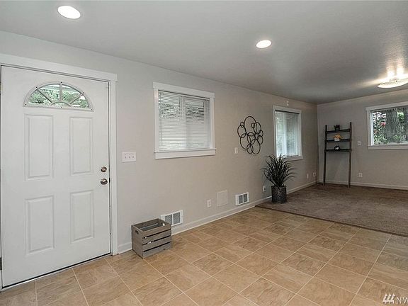 4th image of 18574 30th Ave NE